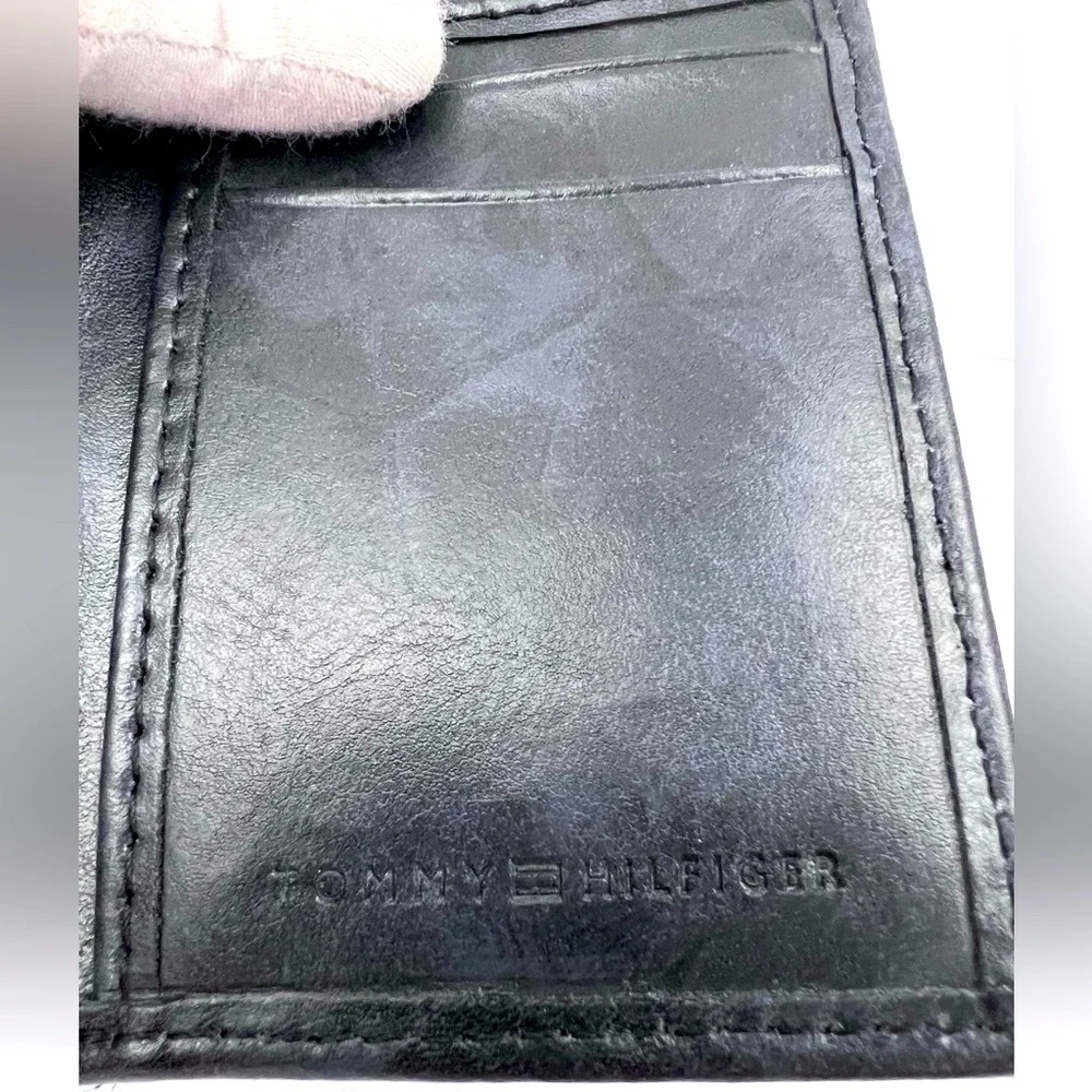 TOMMY HILFIGER, BLACK LEATHER, VALET ALSO LEATHER, TRI FOLD, RFID PROTECTION - Picture 6 of 16